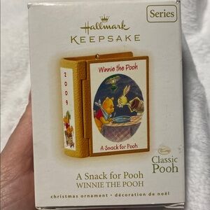 Hallmark Keepsake Classic Pooh Ornament -2009